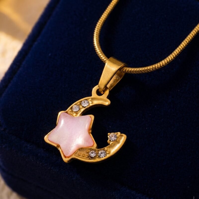 bijoux-1888-macro-1.jpg Collier Lune Acier Inoxydable Doré 316L