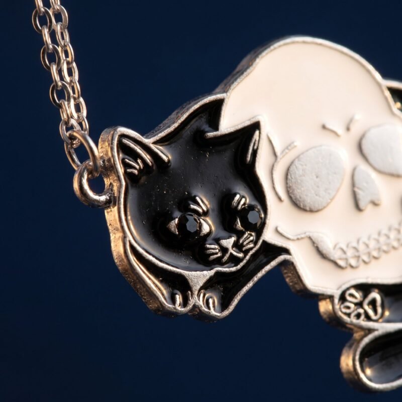 Pin Émaillé Lune et Étoiles Mystérieuses Sorcière