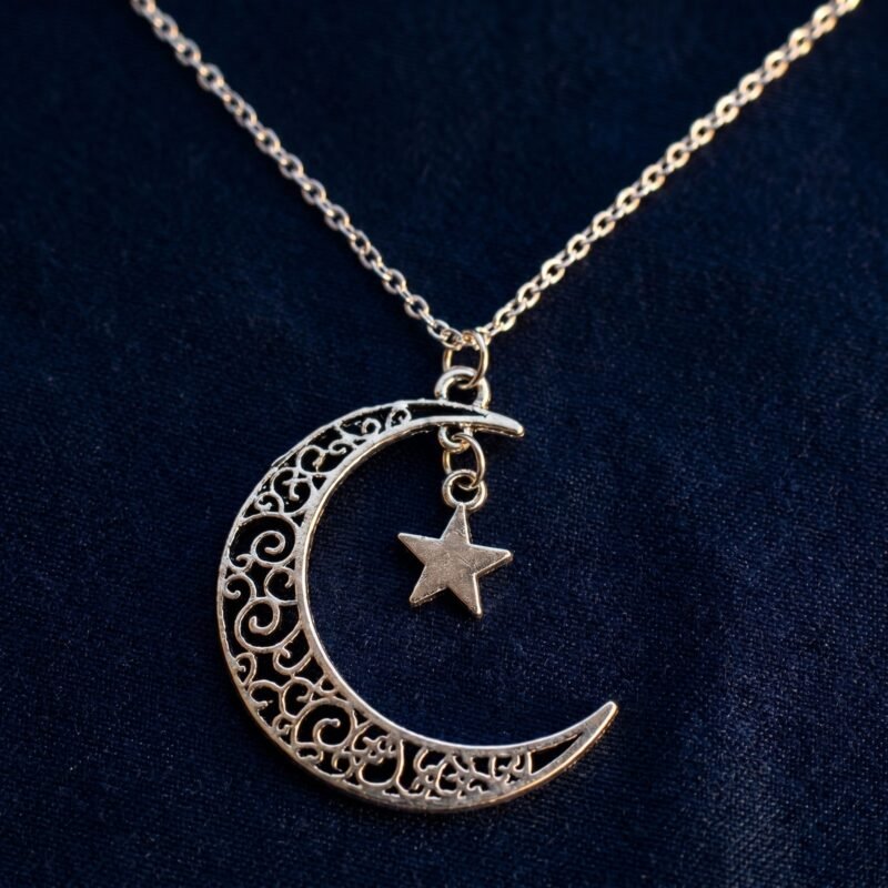 bijoux-2294-macro-1.jpg Collier lune étoile rétro - Combinaison Valentine