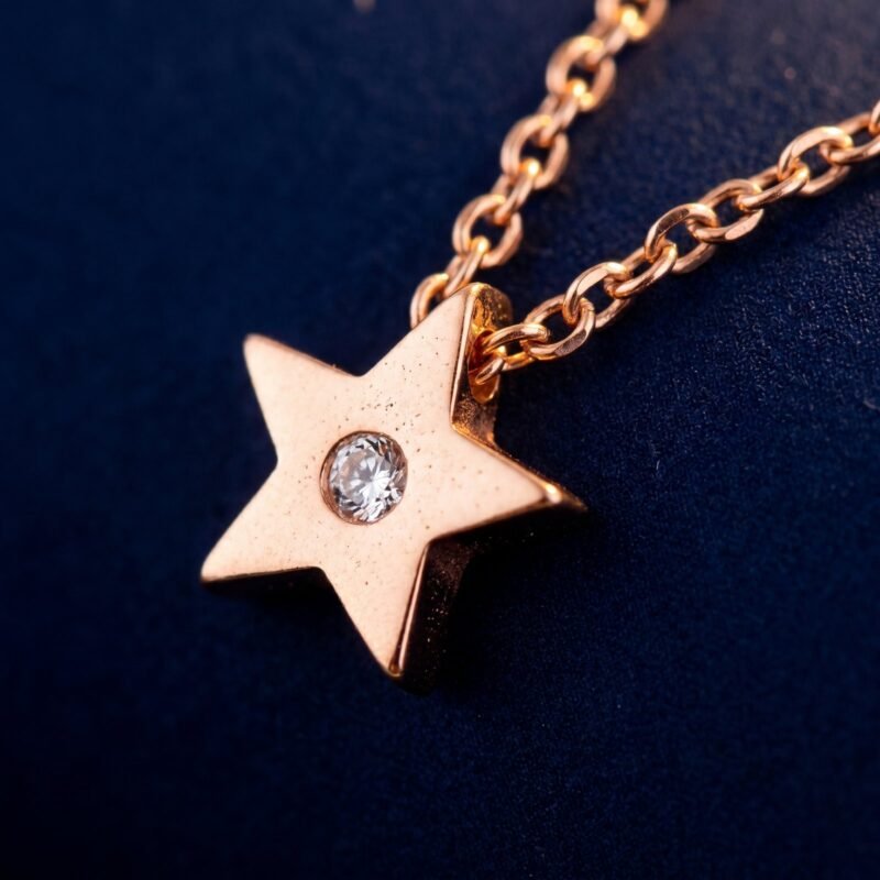 bijoux-2340-macro-2-1.jpg Collier lune étoile - Chaîne clavicule épurée
