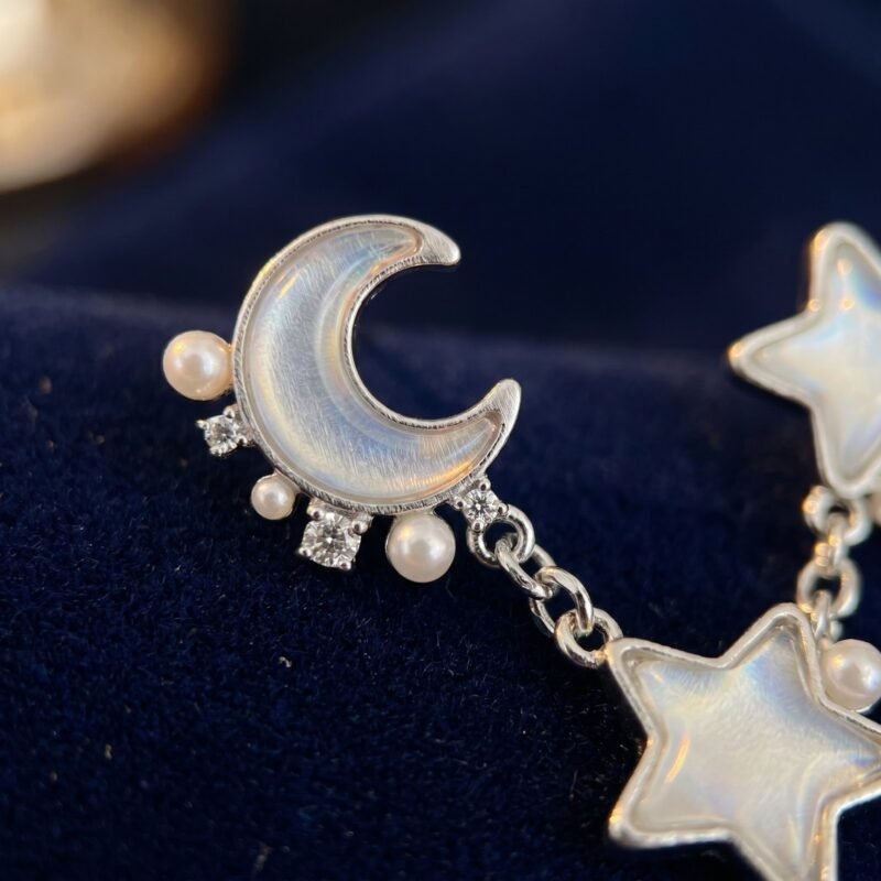 bijoux-2370-macro-1.jpg Boucles lune étoile perles - Design délicat