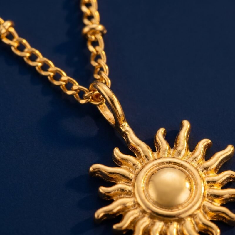 bijoux-2660-macro-1.jpg Collier Soleil Lune Pendentif Clavicule — Harmonie Diurne