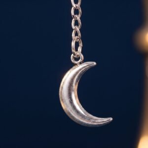 bijoux-2769-macro-1.jpg Boucles d'Oreilles Lune Argent Chaîne Longue — Légèreté