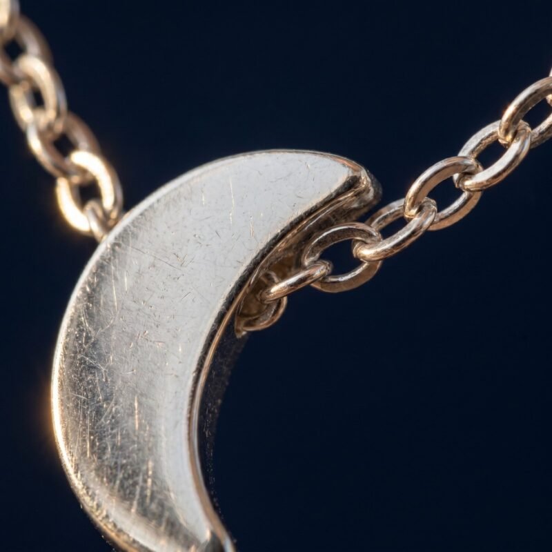 bijoux-2859-macro-1.jpg Collier Lune Épais et Généreux - Design Élégant pour Femme