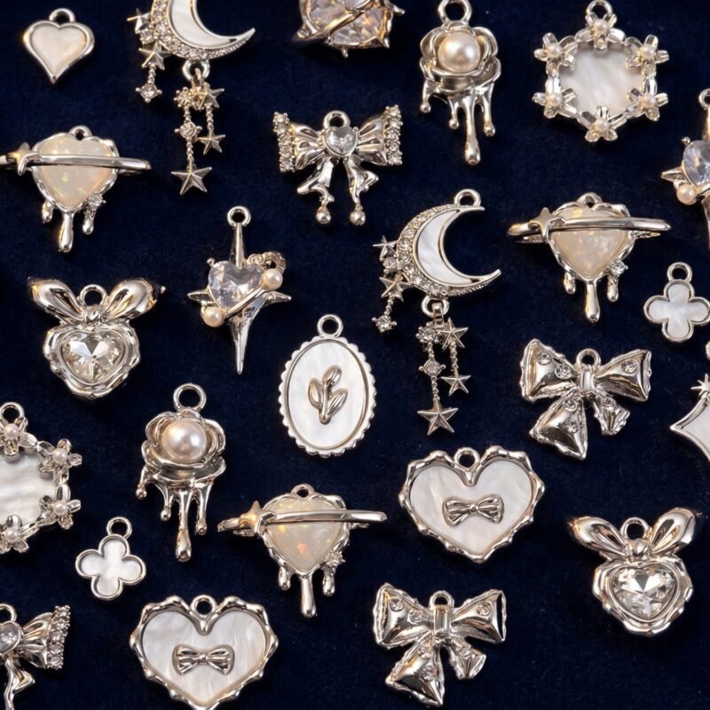 bijoux-3059-da1-2-1.jpg Pendentif lune zircon strass brillant élégant