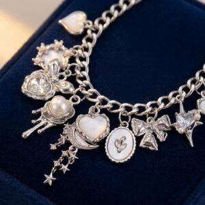 bijoux-3059-macro-2-1.jpg Pendentif lune zircon strass brillant élégant